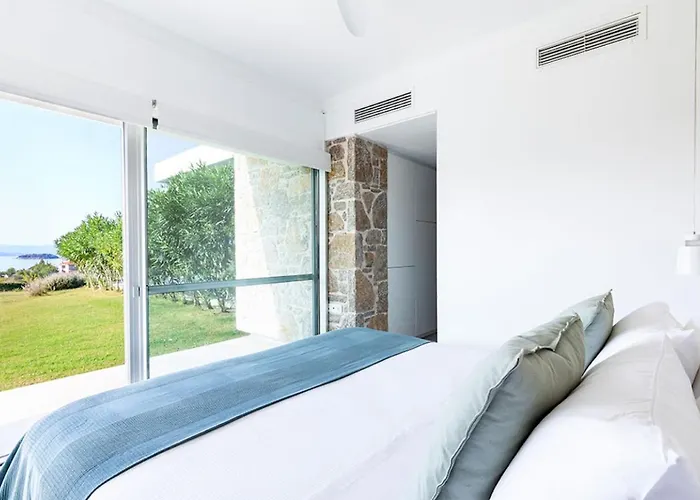 - Hermes Villa Lefkada City