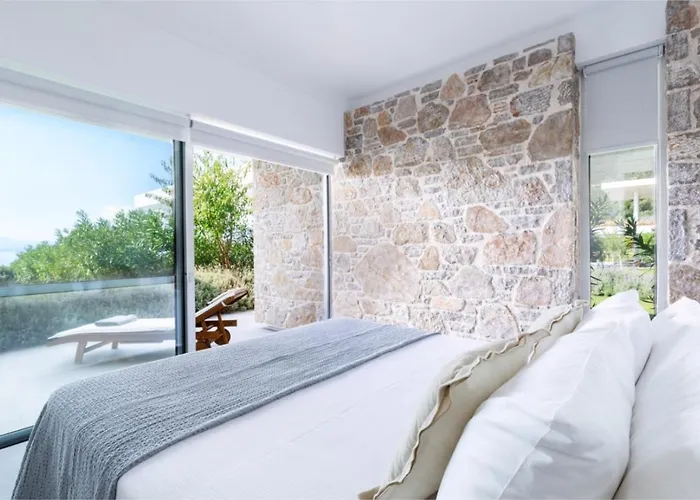 - Hermes Villa Lefkada City